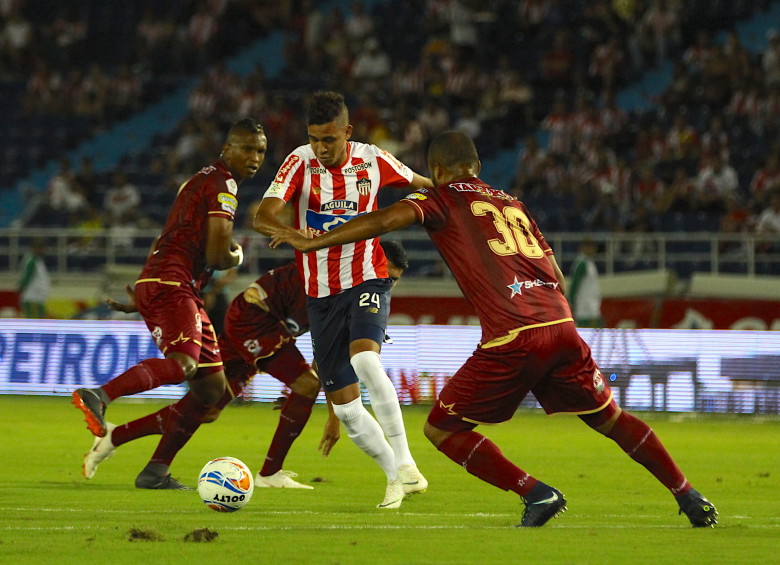 Atlético Junior y Deportes Tolima buscan ser el sucesor de Millonarios, campeón en 2018. Independiente Santa Fe, con tres trofeos, es el equipo con más títulos del certamen. FOTO Colprensa