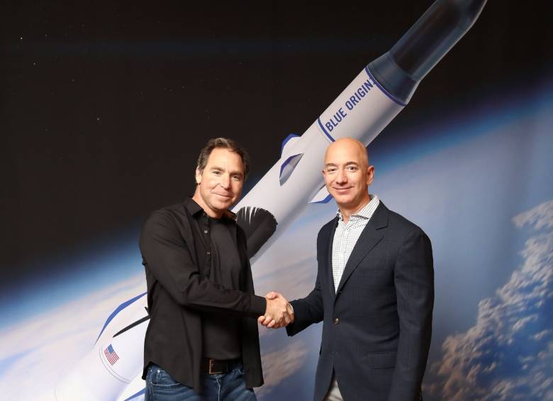 Greg Wyler, fundador de OneWeb a la izquierda y Jeff Bezos a la derecha. FOTO: @JeffBezos