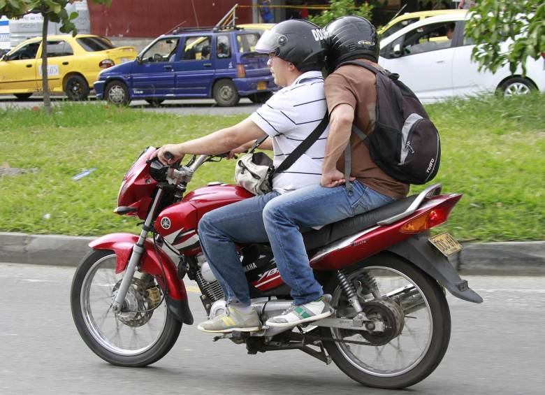 La restricción del parrillero hombre en Medellín se extendió por otros seis meses, hasta el 31 de diciembre de 2015. FOTO Robinson Sáenz
