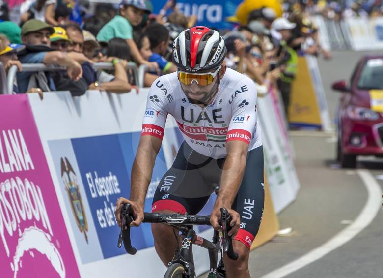 Fernando Gaviria fue de los últimos corredores del pelotón en pasar por la meta. FOTO JUAN ANTONIO SÁNCHEZ