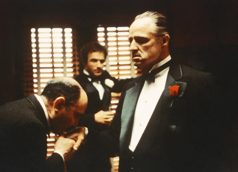 En la imagen central Marlon Brando como Vito Corleone, en El Padrino. En la foto inferior, el escritor Mario Puzo FOTO Getty