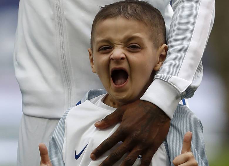 Murió el niño con cáncer que enamoró al mundo del fútbol