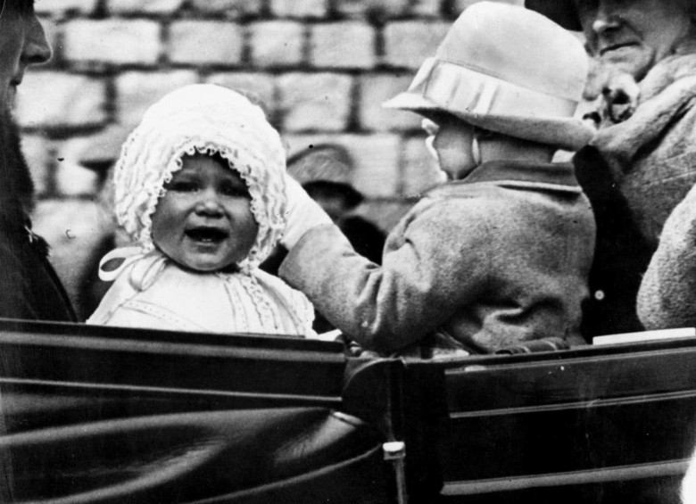 21 abril 1926.- Nace Isabel Alejandra Maria Windsor en Londres. FOTO Archivo