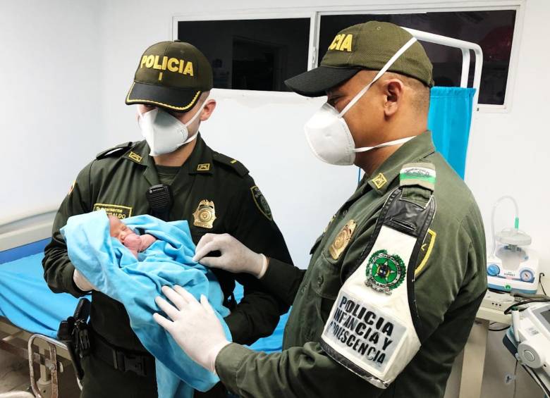 Los agentes de la Policía Metropolitana lo llevaron a la clínica San Diego, donde está siendo atendido el menor. Foto: Colprensa. 