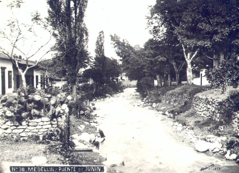 Quebrada Santa Elena antes de ser cubierta, en 1920.