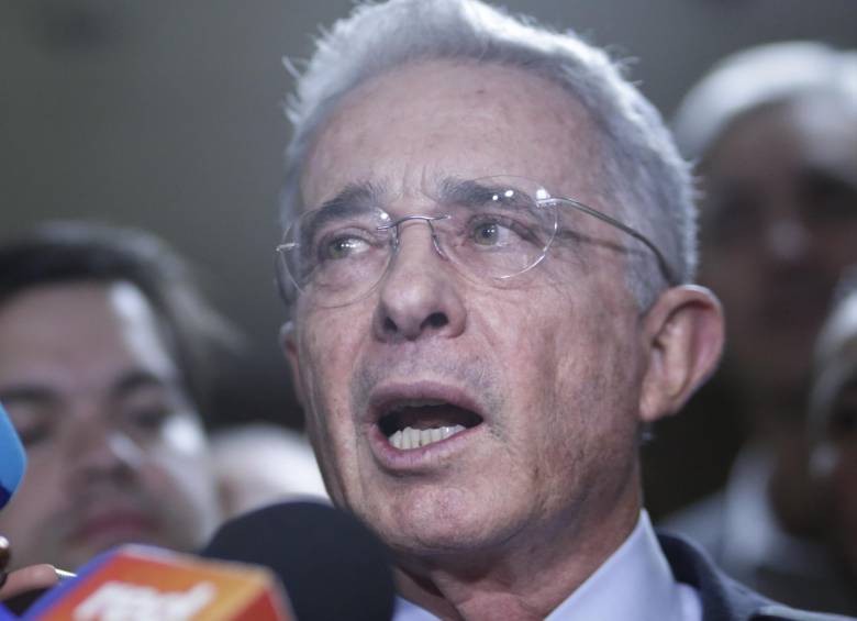 El expresidente Álvaro Uribe Vélez afirmó que no interviene en los cambios de funcionarios que hace el gobierno del presidente Iván Duque. FOTO COLPRENSA