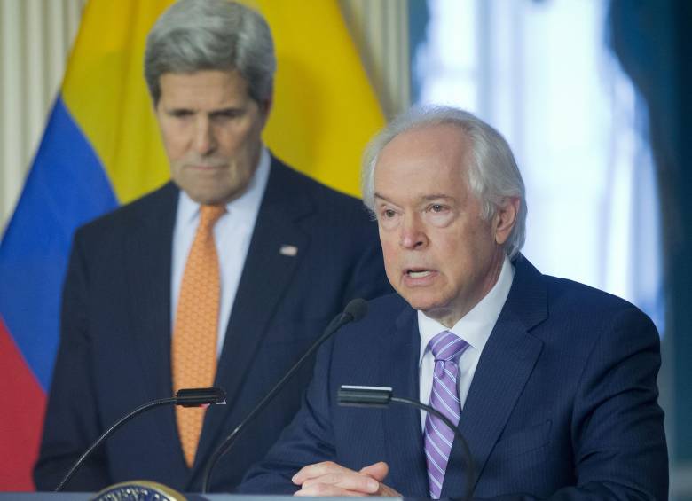 El secretario de Estado, John Kerry, anunció a este nuevo enviado diplomático para las conversaciones de paz, en una declaración en Washington. FOTO AFP