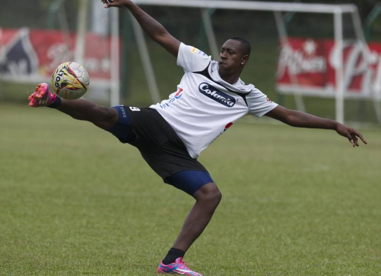 De a poco y con goles Juan Fernando Caicedo se está ganando un lugar especial en el DIM. FOTO jaime pérez