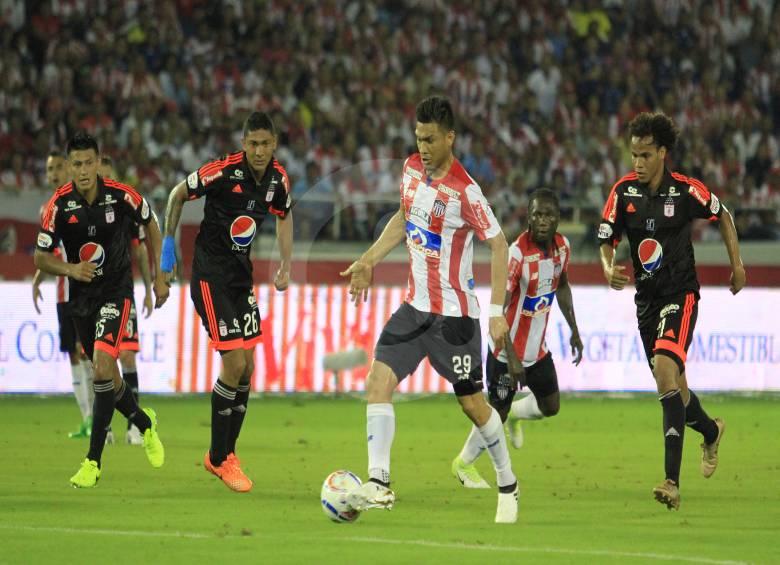 Yimmi Chará no marcó la diferencia ante América, como lo hizo en otros encuentros. foTO colprensa