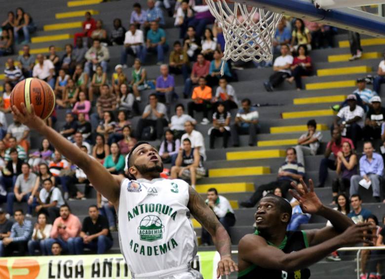 Academia deleitó con un buen baloncesto la noche de este viernes en el Coliseo Mayor. FOTO JULIO CÉSAR HERRERA