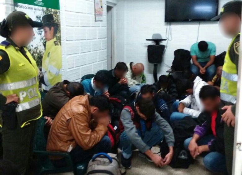  15 ciudadanos pakistaníes que pretendían llegar al Urabá antioqueño haciendo transbordo en Medellín. FOTO CORTESÍA