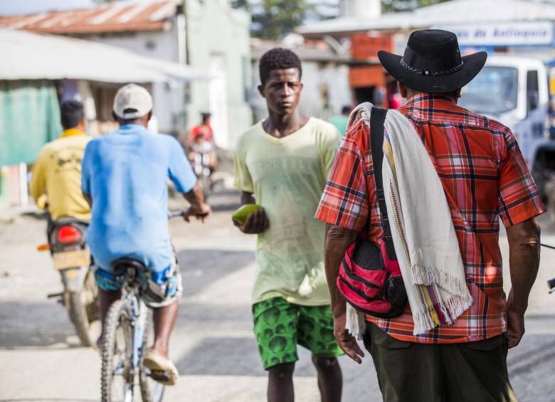 En Belén de Bajirá, territorio disputado por Antioquia y Chocó, convergen tres tipos de culturas: los negros, los paisas y los chilapos (como le dicen a los cordobeses). FOTO Julio César Herrera