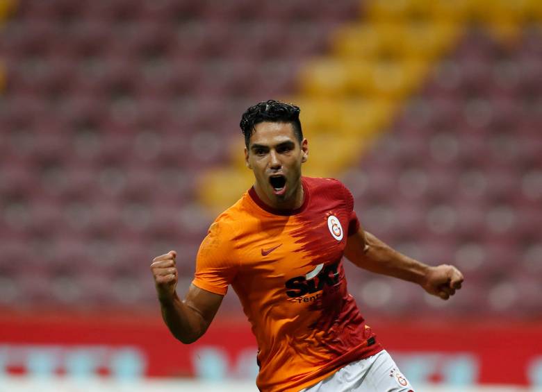 Falcao celebró por partida doble en Turquía. FOTO @GalatasaraySK