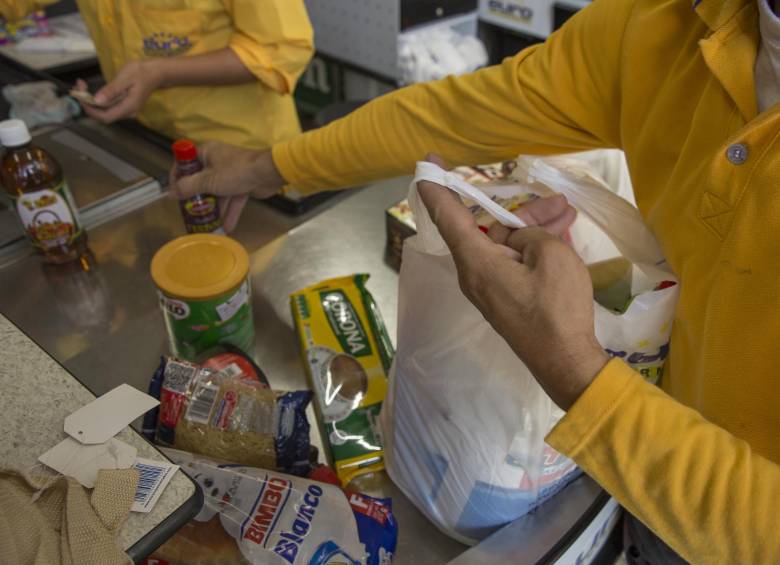 Gobierno destaca reducción del 50 % en plástico. FOTO: EDWIN BUSTAMANTE RESTREPO.