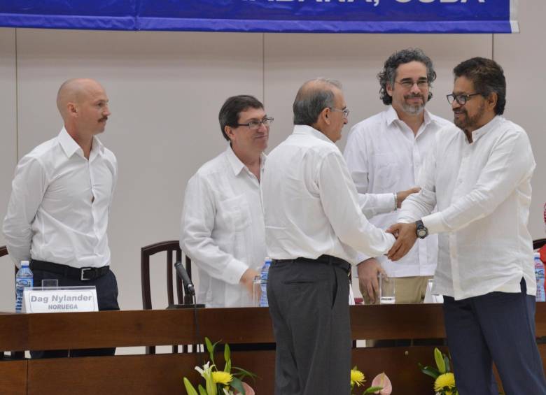 Las delegaciones del Gobierno y las Farc retomaron este miércoles las negociaciones enfocados en la discusión del cese bilateral. FOTO COLPRENSA