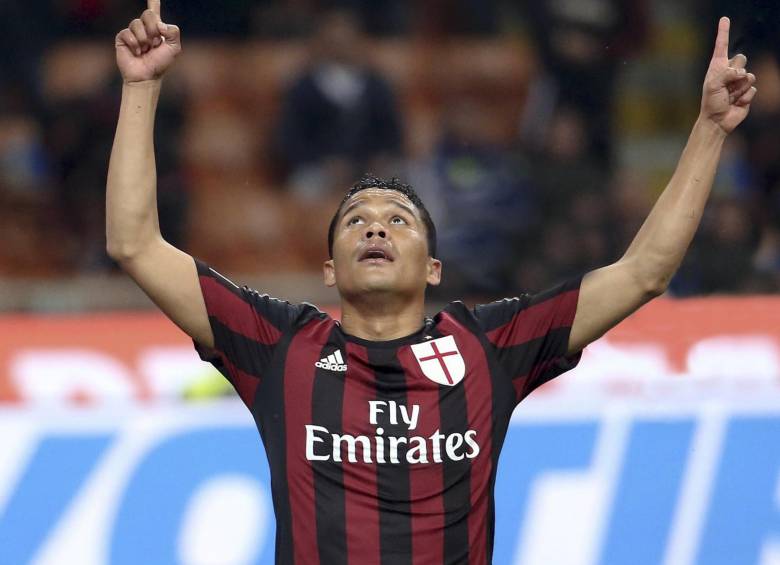 Carlos Bacca y la celebración anhelada. La hizo en un momento crucial, horas antes de concentrarse con Colombia. FOTO AP