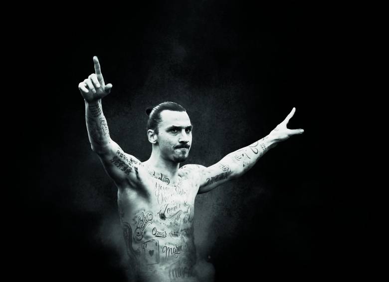 Los tatuajes de Zlatan fueron puestos en su torso de forma temporal y con una técnica de parches. FOTO AFP