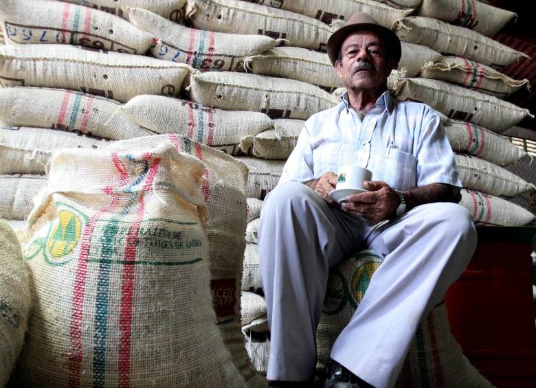 Cafeteros están aplicando medidas de protección ante a cambios en precios. FOTO Julio Cesar Herrera