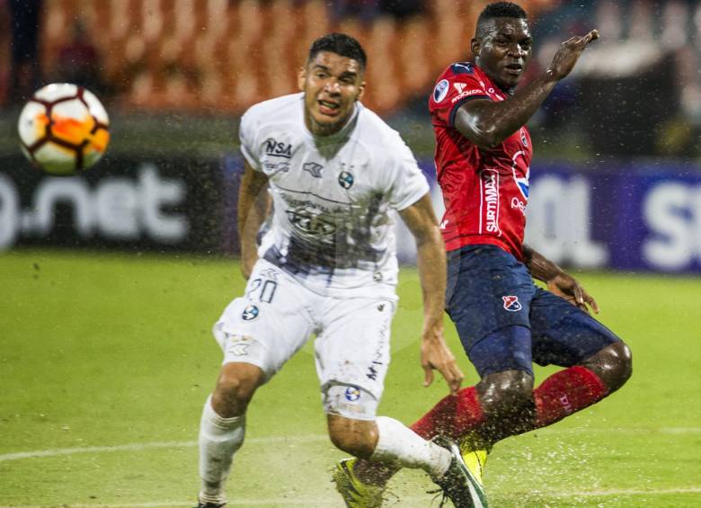 Medellín no pudo descifrar el juego de Sol de América y se despidió de la Copa Sudamericana. FOTO: JULIO CÉSAR HERRERA