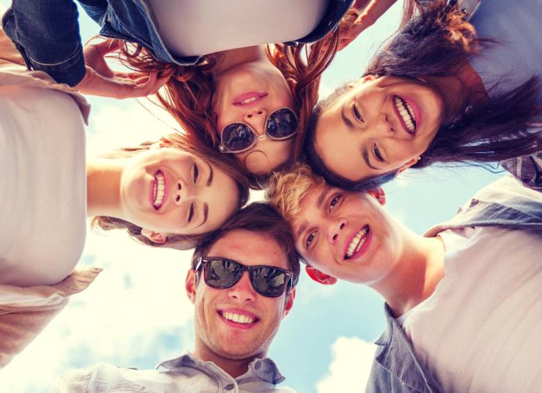 Según el estudio las personas con una amplia red de amistades muestran más tolerancia al dolor y ello gracias a las endorfinas. FOTO Shutterstock