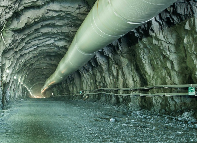 La distancia total del túnel Santa Elena 1 (túnel principal) es de 8,200 metros de longitud.