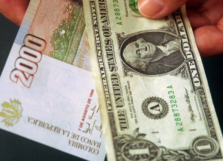 Frente al dólar estadounidense, la moneda colombiana tiene una pérdida de valor de 33,2 %, según el índice. Foto: Archivo