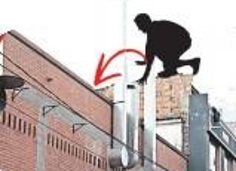 El agente de la Policía cayó desde una altura cercana a los 25 metros por el techo de una bodega y ahora tiene muerte cerebral. FOTO COLPRENSA