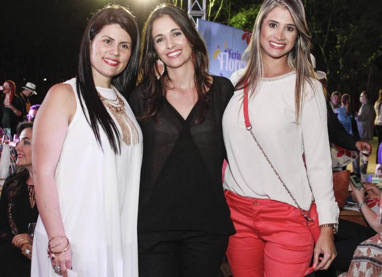 Paulina Parra, Clemencia Botero, Carolina Ortiz y Moisés Vitola. Foto Cámara Lúcida.