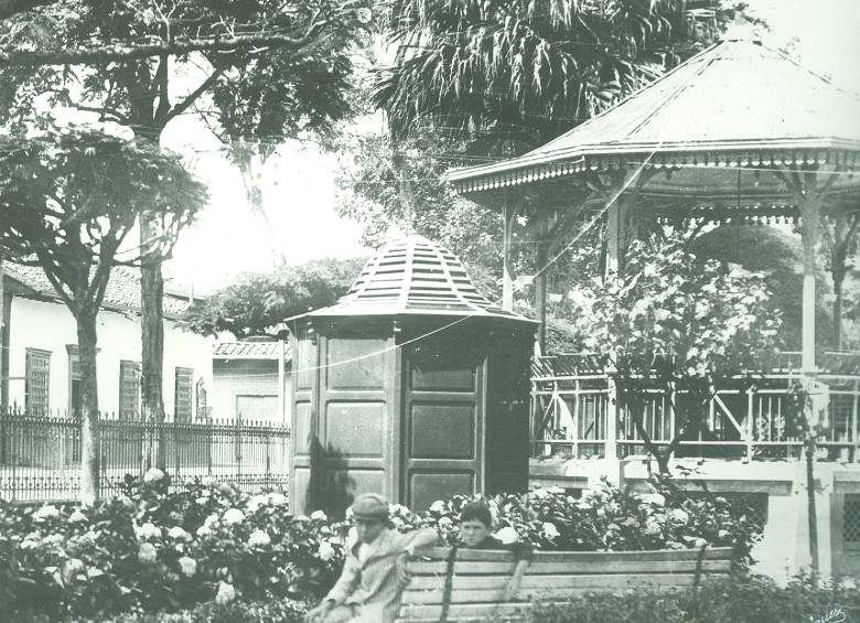 La retreta la hizo muchos años la Banda Sinfónica de la U.de.A.