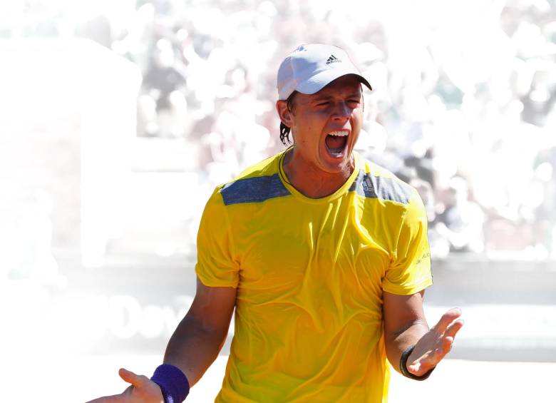Alejandro González -Grupo Argos- abrió la senda del triunfo del tenis colombiano en la Copa Davis. Un triunfo inolvidable sobre un top-30 como Pablo Cuevas. FOTO Reuters