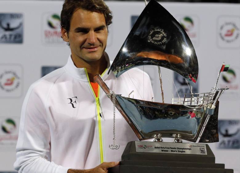 El suizo Roger Federer se mantiene activo y triunfante en el mundo del tenis. En Dubai, uno de sus torneos favoritos consiguió una nueva victoria. “Este torneo es uno de mis favoritos”, dijo. FOTO AFP