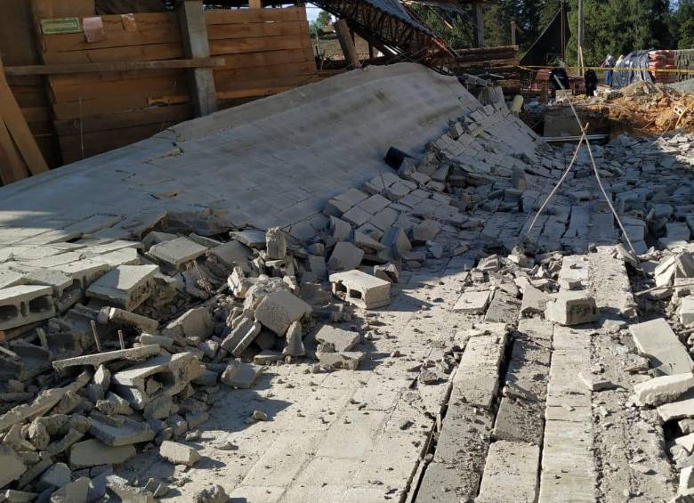 La estructura hacía parte de la bodega de una empresa. FOTO Cortesía Alcaldía de Rionegro 