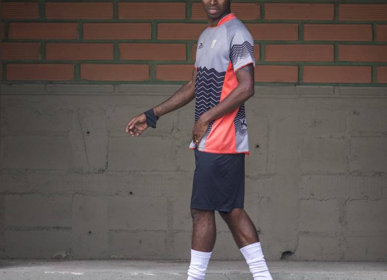 Envigado le abrió la posibilidad a Wason Rentería para que haga el proceso de recuperación, tras el procedimiento de limpieza que se hizo en su rodilla derecha. FOTO juan antonio sánchez