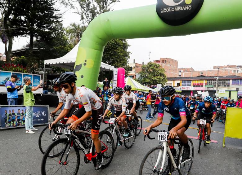 En la carrera benéfica hicieron presencia deportistas desde los 13 años de edad.