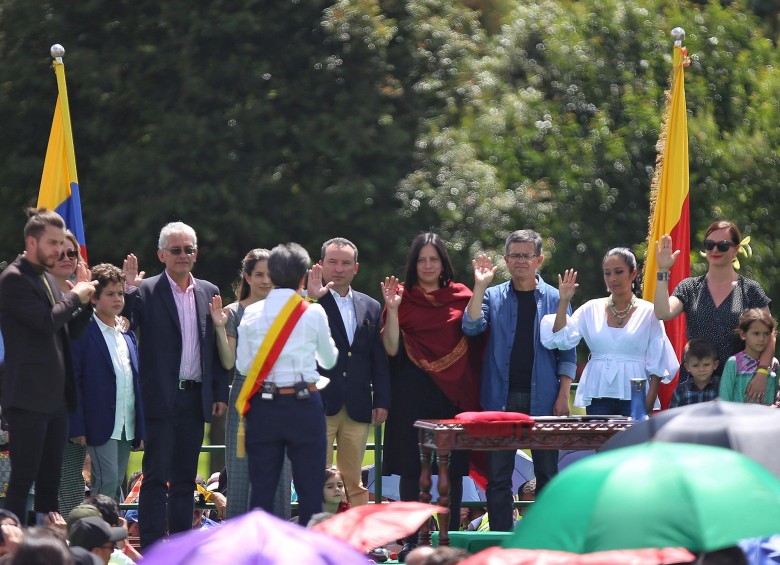 La ceremonia de posesión de Claudia López y sus secretarios se llevó a cabo en el Parque Simón Bolivar. FOTO COLPRENSA