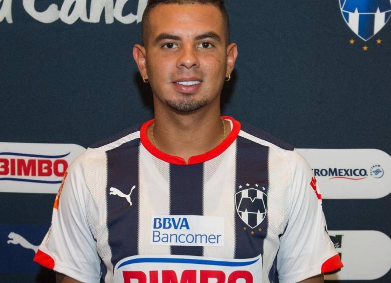 ¿Con quién pelea James la posición?