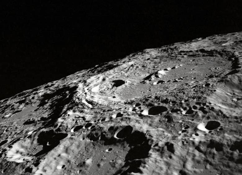 Por primera vez, los investigadores pudieron diferenciar la molécula H2O (la fórmula química del agua) en la superficie lunar. Foto: Unsplash