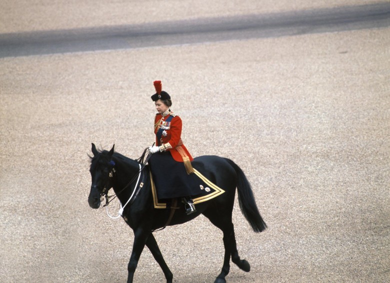 Imagen de 1976. La reina ha sido muy aficionada a los caballos. FOTO Archivo