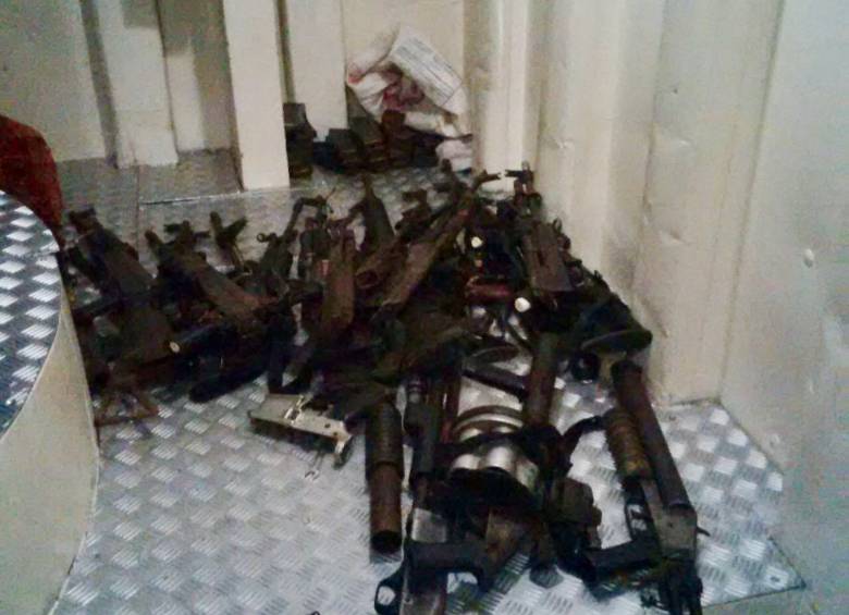 Este es parte del armamento entregado a las autoridades. FOTO Cortesía Armada Nacional