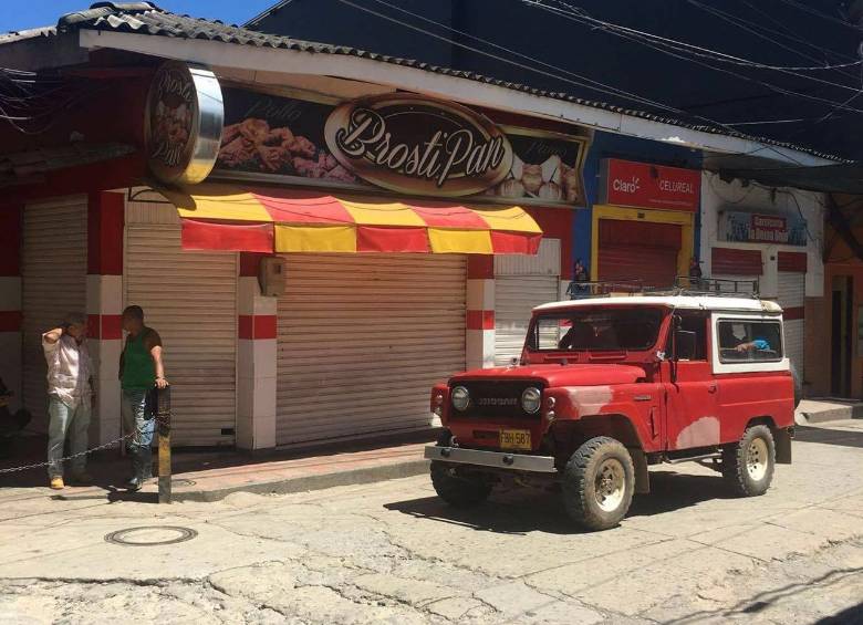 El comercio en Segovia cerró sus puertas. Fotos Cortesía Federico Ríos