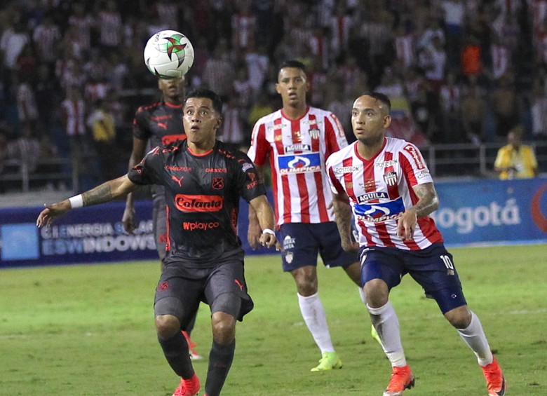 El Junior fue superior en el primer partido de la final. Al Medellín le tocará buscar una difícil remontada. FOTO Colprensa
