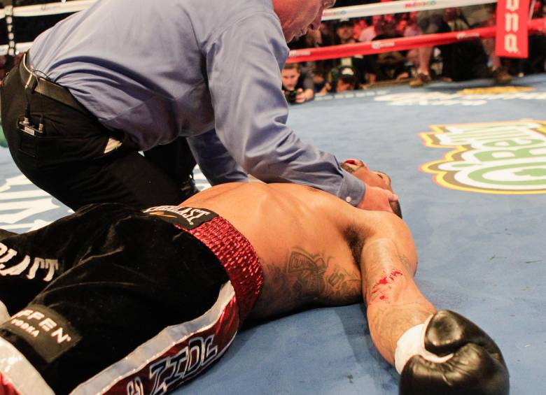 Secuencia del nocáut en el tercer asalto. El púgil mexicano Saúl “Canelo” Álvarez y el estadounidense James Kirkland. FOTO AP