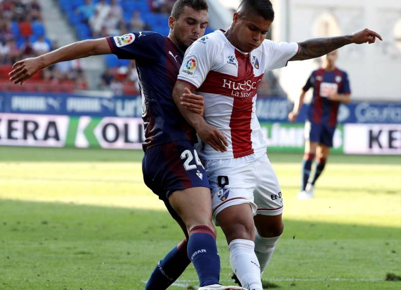 Juan Camilo Hernández (derecha) anotó 16 goles con el Huesca en la segunda división de España. FOTO efe