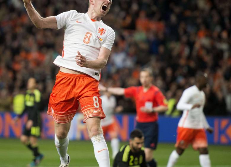 Klaassen selló el triunfo minutos después del gol de Stefan de Vrij. FOTO AFP