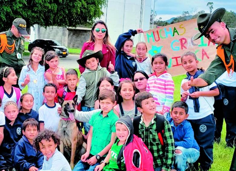 La profesora Castro espera terminar de arreglar la planta física de la escuela, recibir más estudiantes y motivar el encuentro de la comunidad alrededor de la institución educativa. FOTO cortesía