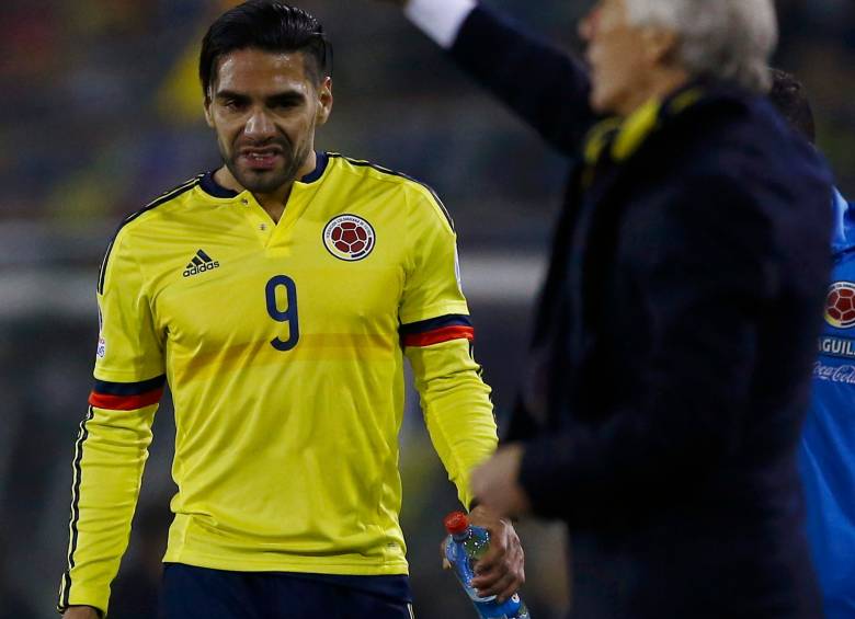 Falcao fue el que volvió a desentonar. El capitán de Colombia llegó un paso tarde a la mayoría de los balones, se quedó corto por media cabeza en el juego aéreo, y remató a las nubes un par de pelotas. FOTO REUTERS