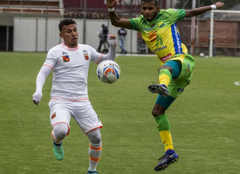 Pese a la insistencia de Envigado, Huila fue eficaz cuando se lanzó al ataque. Opitas visitarán ahora a Millonarios. FOTO JAIME PÉREZ