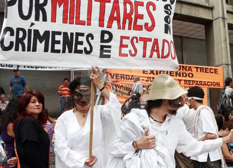 Los grupos de víctimas de ejecuciones extrajudiciales se han pronunciado, de distintas maneras, exigiendo verdad. FOTO archivo