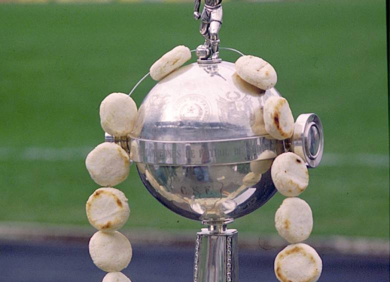 El collar de arepas fue la forma de darle el toque propio al trofeo que ese año cumplía 30 años de creado.