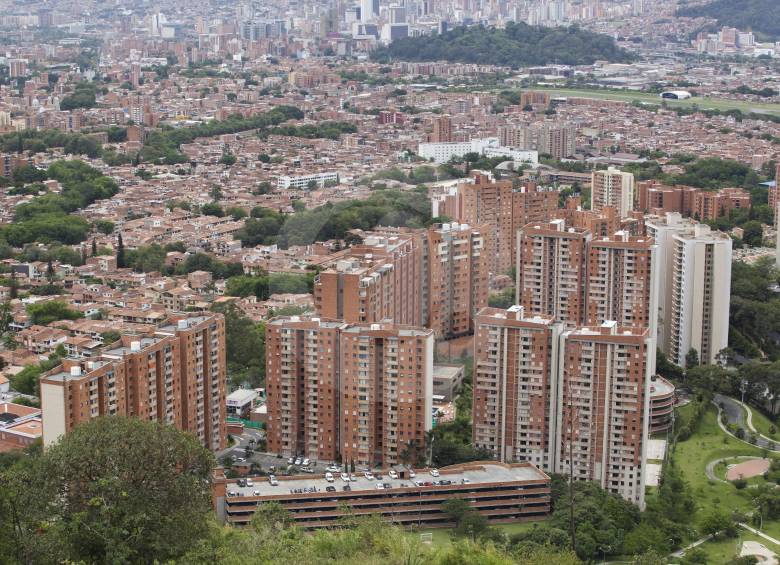 El año pasado el recaudo por impuesto predial en Medellín sumó 616.699 millones de pesos, informó la Secretaría de Hacienda. Foto Edwin Bustamante